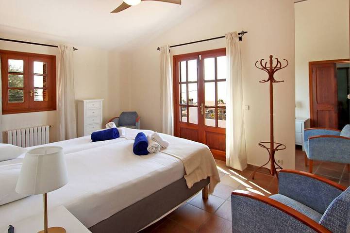 Villa Can Massienet, charming village house with pool and clear views in Búger in Búger, Mallorca Inselmitte