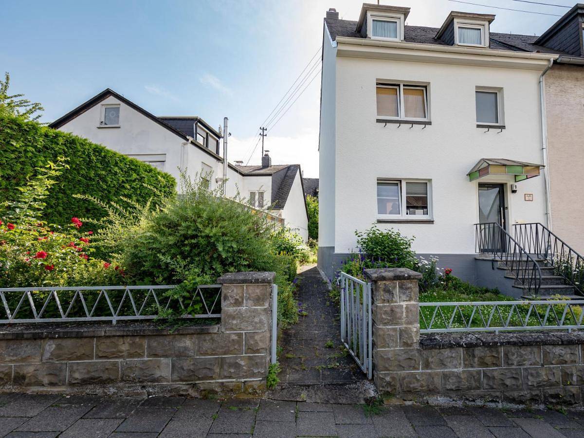 Hinter Burg, Haus mit Garten in Mayen, Osteifel