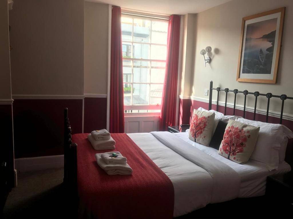 Small Double Room in Brighton, Sussex