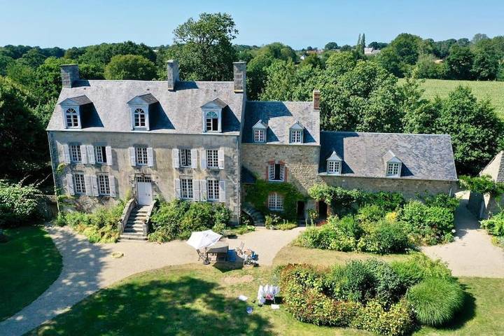 Maison de vacances pour 5 personnes, avec Jacuzzi et Jardin ainsi que Piscine et Vue à Angey