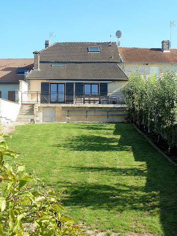 Gîte pour 8 personnes, avec terrasse et jardin à Prouilly