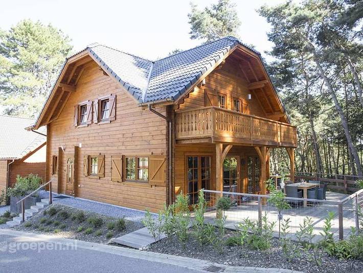 Ferienhaus für 12 Personen, mit Balkon/Terrasse und Terrasse sowie Garten und Sauna