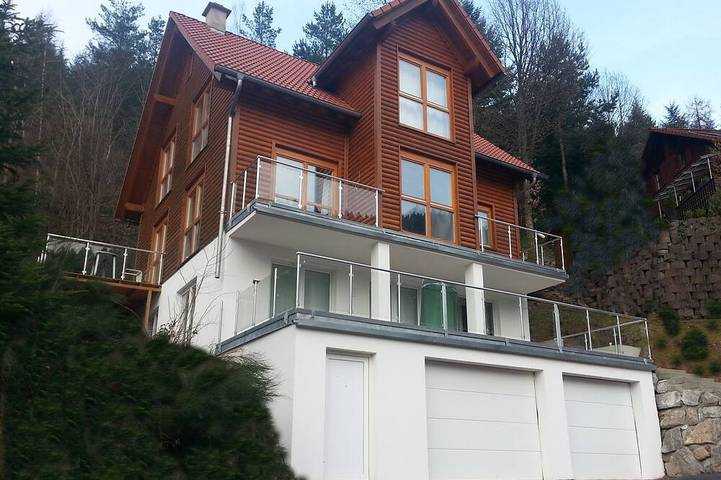 Ferienhaus für 8 Personen, mit Whirlpool und Balkon sowie Garten in Mittlerer Schwarzwald
