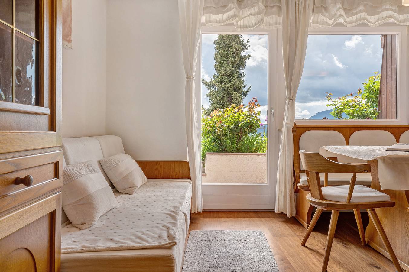 Appartamento intero, Appartamento 'Stuflesser' con vista sulle montagne, terrazza privata e giardino in comune in Laion, Dolomiti Superski