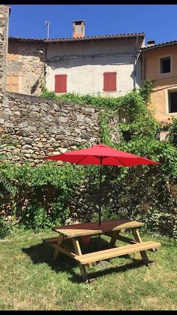 Gîte pour 4 personnes, avec jardin et vue à Sahorre