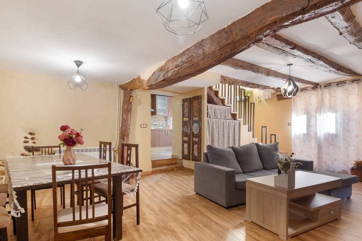 Maison 'Casa Paxariego' avec terrasse privée, jardin, wifi et barbecue à Camponaraya, El Bierzo in Camponaraya, Chaîne Cantabrique