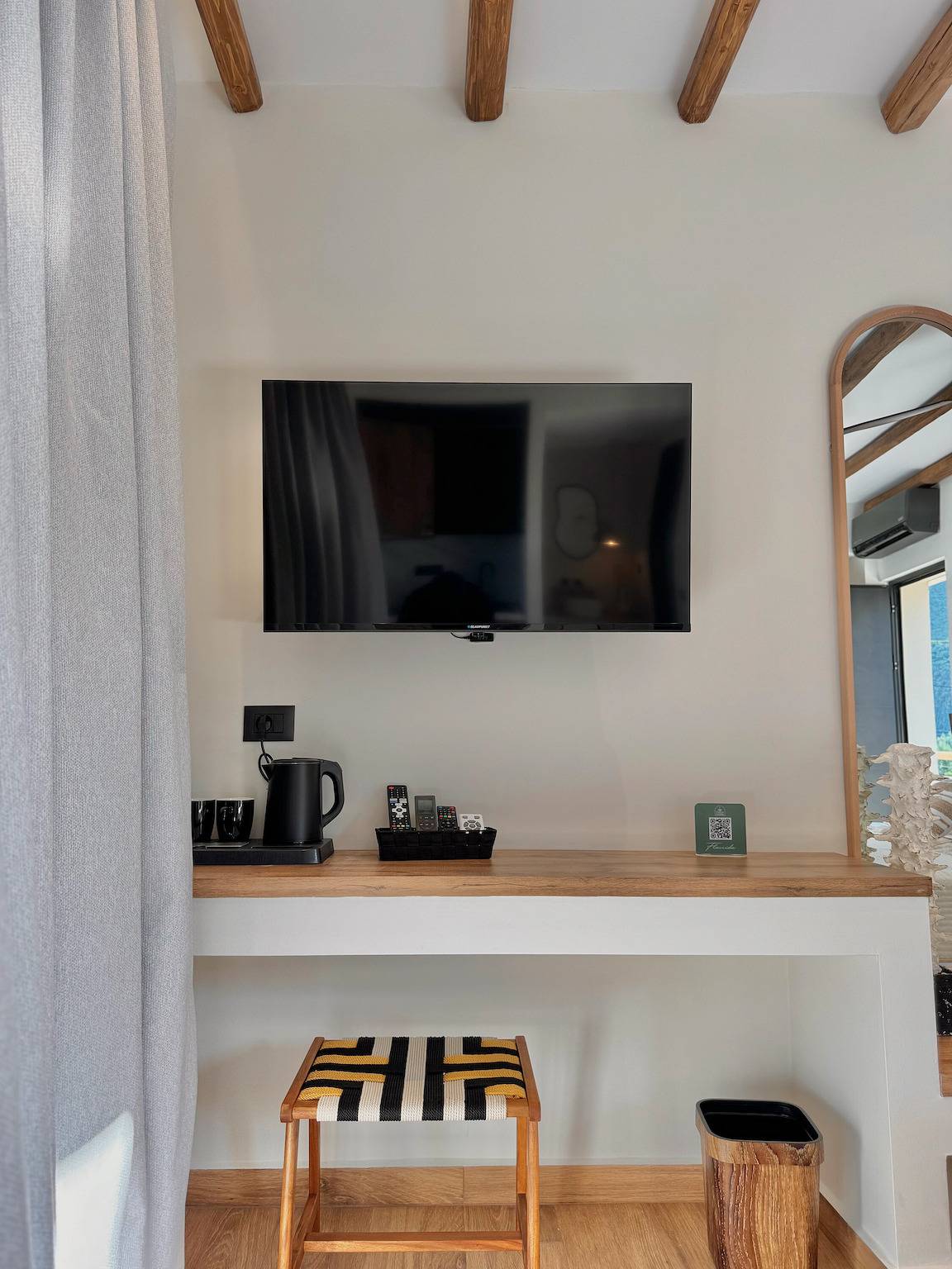 Ganze Wohnung, Apartment 'Flaccida' mit Bergblick, Wlan und Klimaanlage in Rhodos