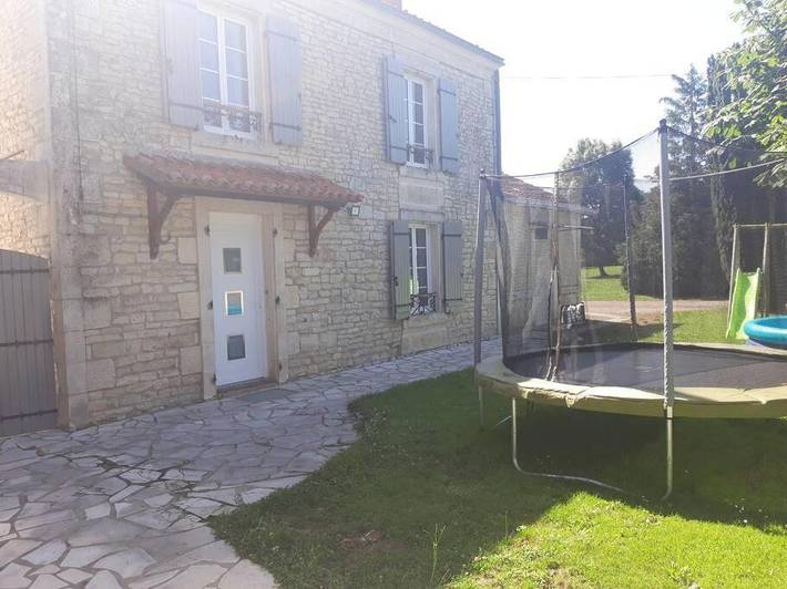 Location de vacances pour 6 personnes, avec Jacuzzi ainsi que Terrasse et Jardin à Saint-Saturnin-du-Bois