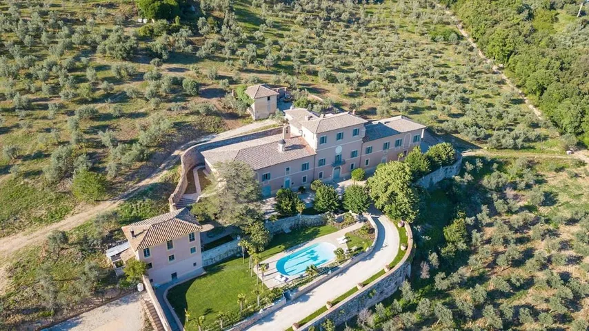 Villa pour 10 personnes, avec vue ainsi que piscine et jardin - 1