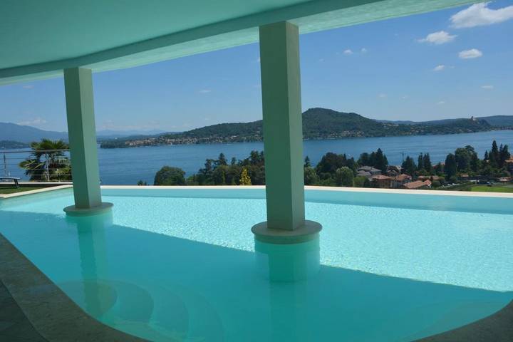 Ferienwohnung für 4 Personen, mit Balkon und Terrasse sowie Garten und Pool
