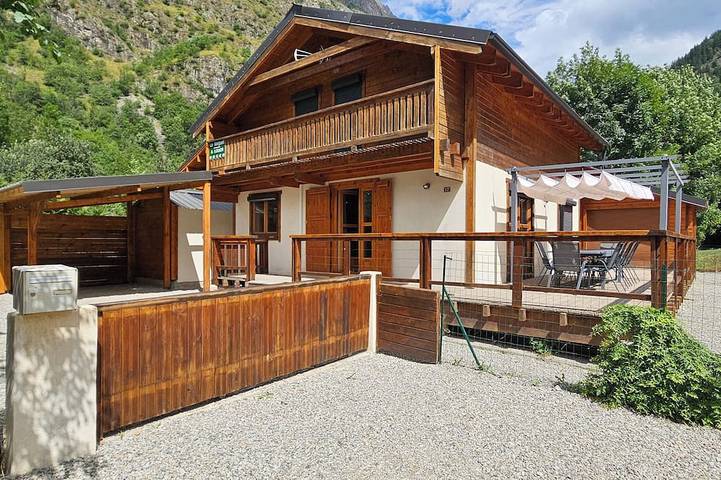 Chalet voor 10 personen, with balkon and tuin as well as zwembad and whirlpool in Les Deux Alpes