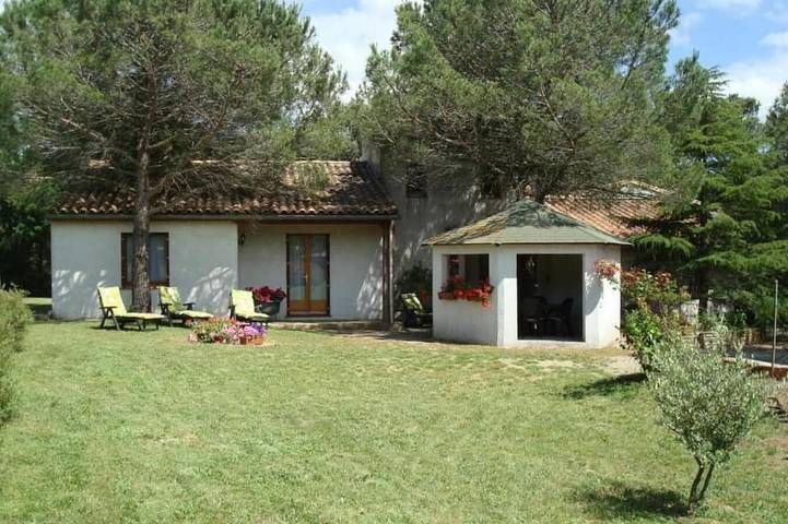 Location de vacances pour 6 personnes, avec jardin à Malves-en-Minervois