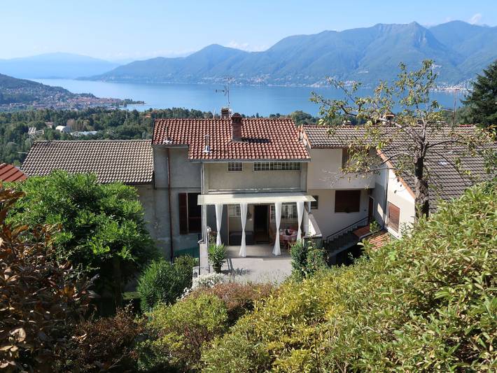 Ferienhaus für 6 Personen, mit Balkon und Terrasse sowie Garten und Seeblick in Comune di Luino