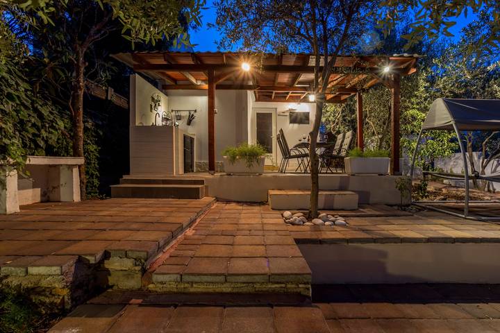 Ferienhaus für 4 Personen, mit Balkon/Terrasse und Pool auf Hvar - 2