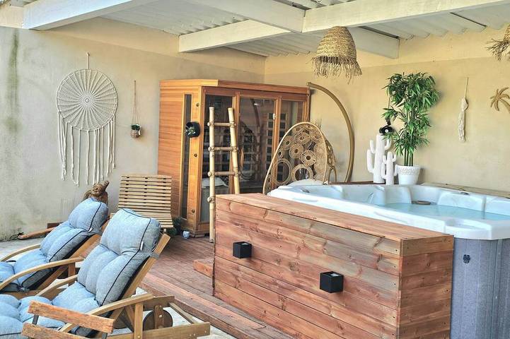 Maison de vacances pour 4 personnes, avec Jacuzzi et Terrasse ainsi que Jardin et Piscine à Caumont-sur-Durance