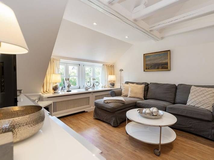 Ganze Ferienwohnung, Kranich - Charmantes 2-Zimmer Obergeschoss App. mit Terrasse, Pkw-Stellplatz, Wlan. in Westerland, Sylt (Gemeinde)