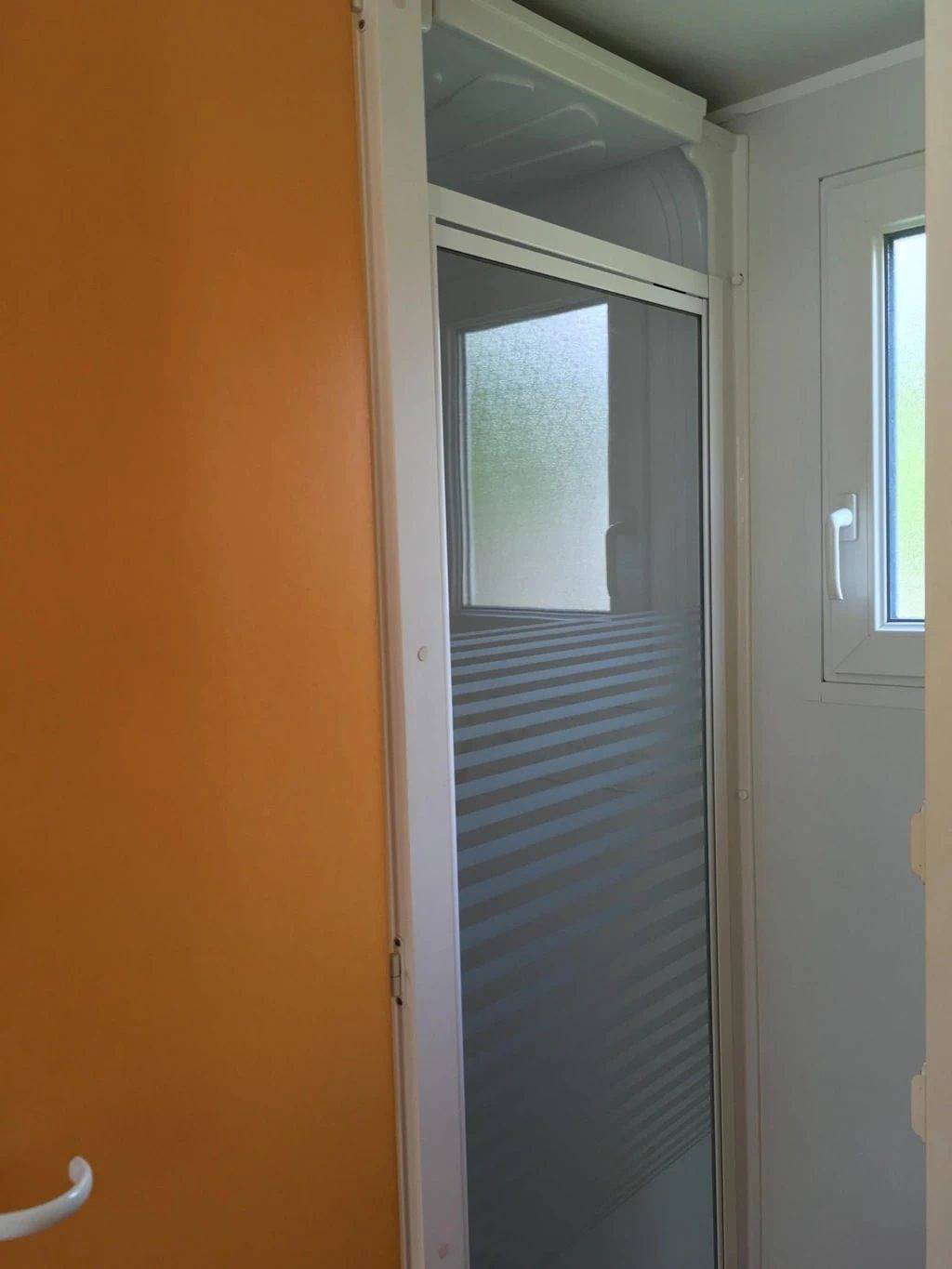 Zecamping 3 étoiles pataugeoire 1km plage pet friendly mobil-home Tv in Thiviers, Périgord Vert
