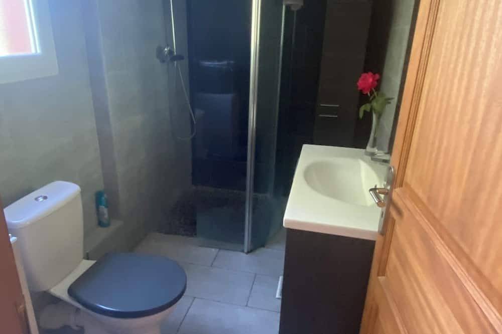 Air-conditioned room in spacious villa with swimming pool in Barbentane, Region de Arles