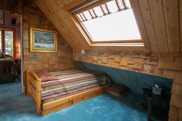 Log Cabin for 15 Guests in Running Springs, San Bernardino County, Picture 1