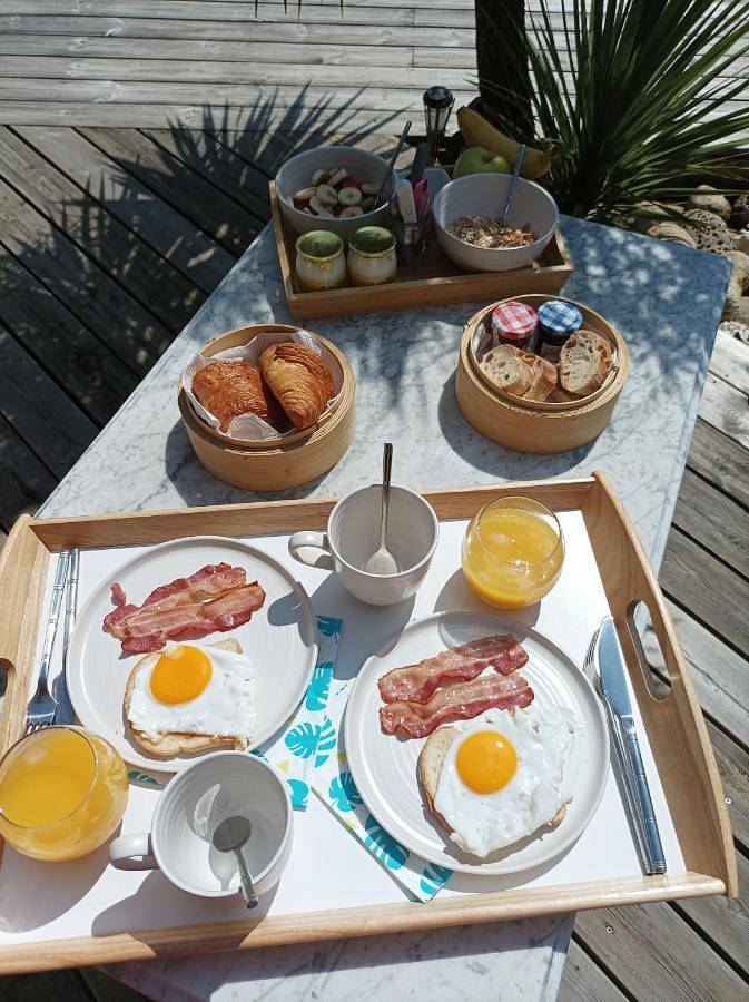 Location de vacances pour 2 personnes, avec terrasse ainsi que jardin et vue à Vendays-Montalivet - 2