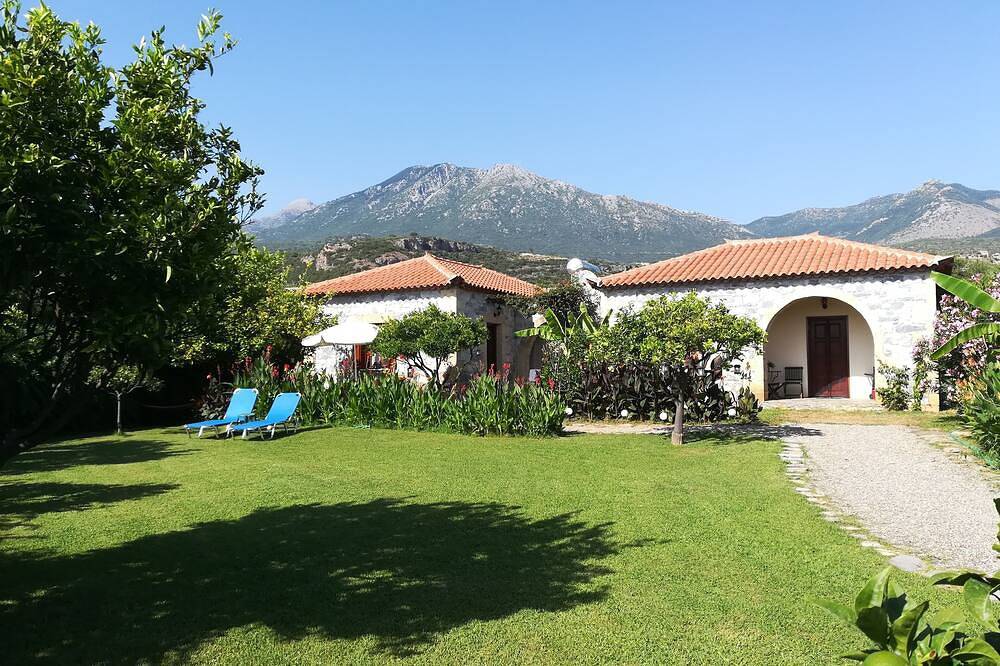 Modern und liebevoll eingerichteter Natursteinbungalow in wunderschöner Anlage in Stoupa, Messenien