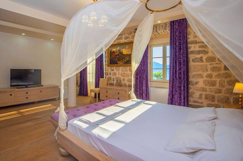 Schöne Villa am Meer mit luxuriösen Apartments und Zimmern. Atemberaubend! in Kotor, Boka Kotorska