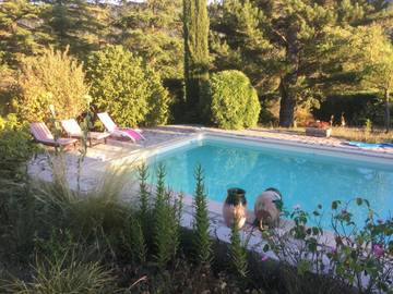 Cottage pour 3 personnes, avec vue ainsi que jardin et piscine à Dieulefit