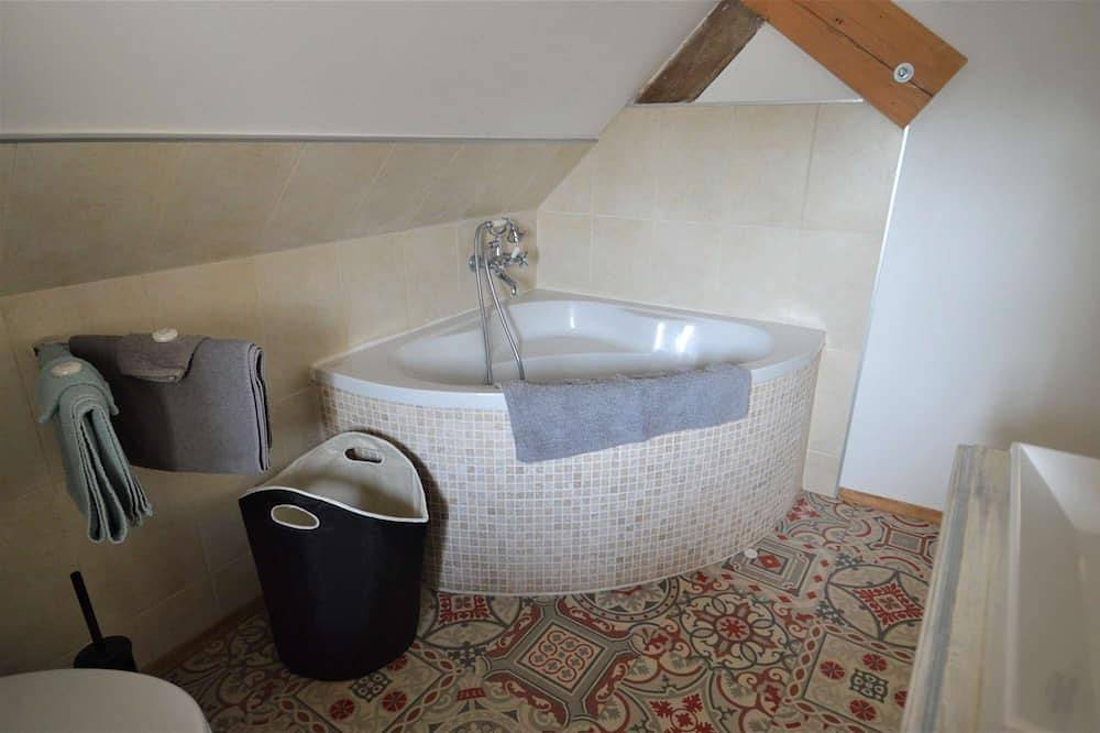 Entire apartment, Charming seaside studio - Wifi in Luc-sur-Mer, Caen region