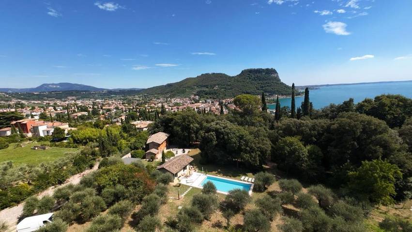 Chalet für 2 Personen, mit Pool und Garten sowie Ausblick am Gardasee
