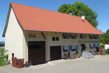 Ferienwohnung für 3 Personen, mit Ausblick und Garten in Opfenbach