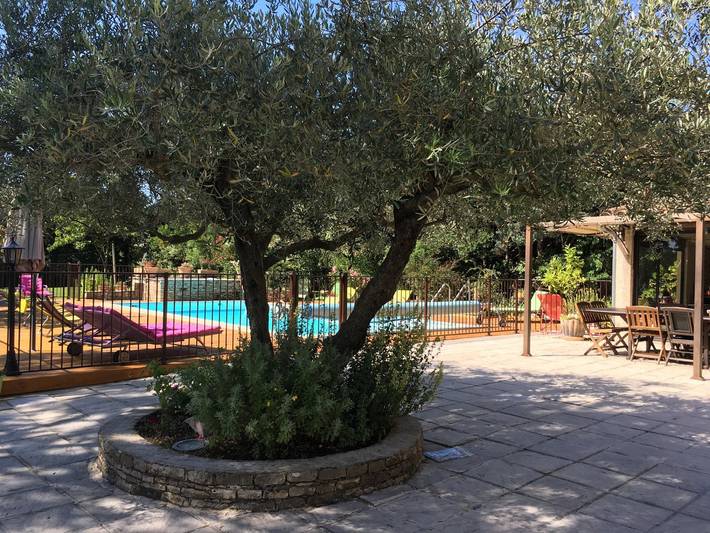 Gîte pour 15 personnes, avec piscine ainsi que jardin et balcon