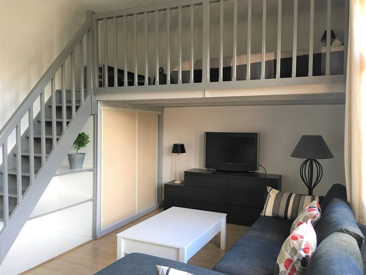 Entire studio, Central Studio Near Beach & Shops, Parking Included in Saint-Jean-de-Luz, Bayonne region