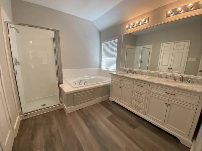 Vacation rental for 10 people, with terrace and yard in The Woodlands
