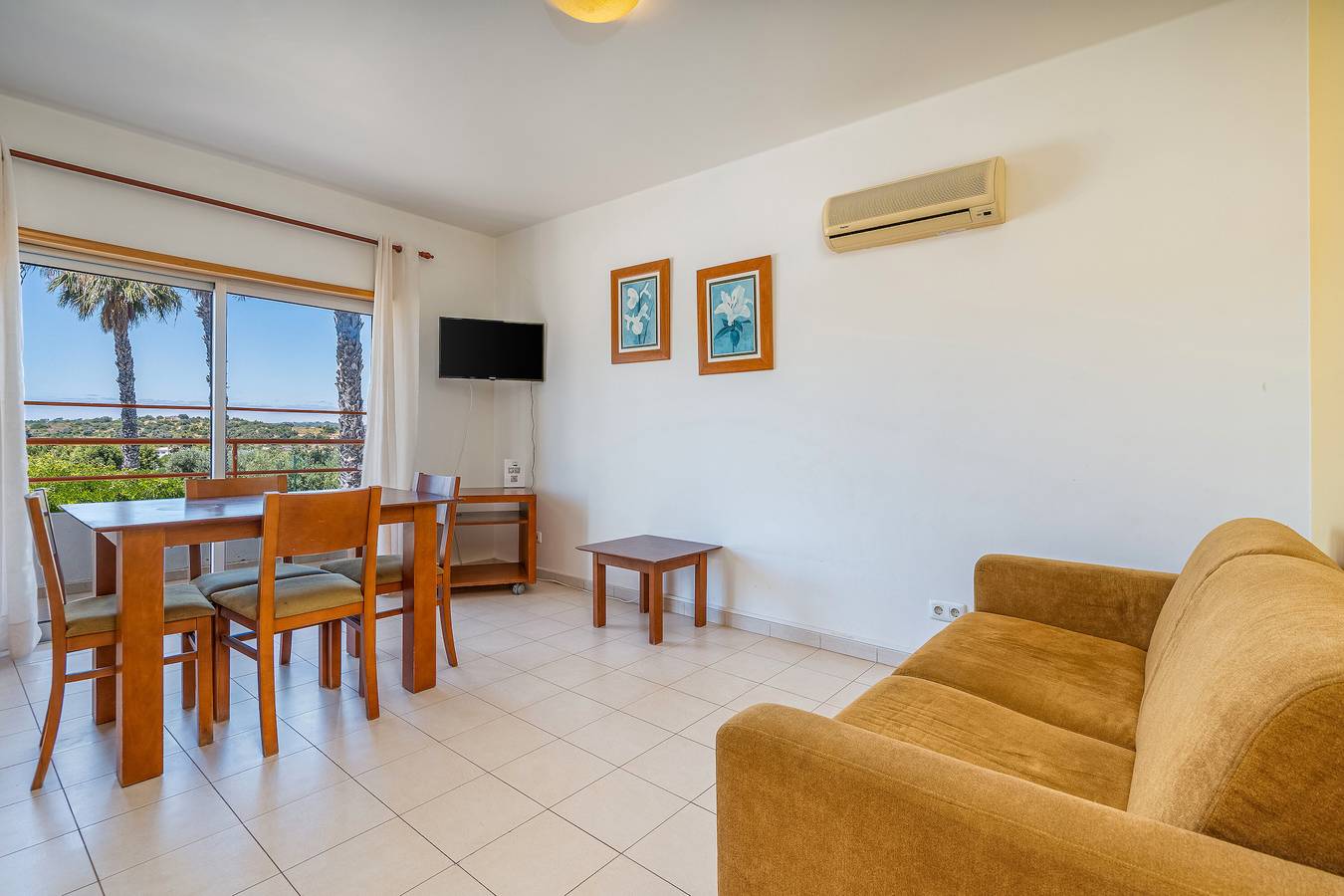Appartamento intero, Appartamento 'Santa Teresinha A' con piscina condivisa, Wi-Fi e aria condizionata in Montes de Alvor, Alvor