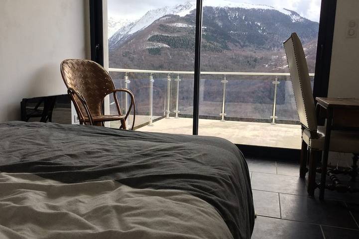 Modern and comfortable chalet with stunning views of the Ariege Pyrenees in Gestiès, Parc naturel régional des Pyrénées ariégeoises