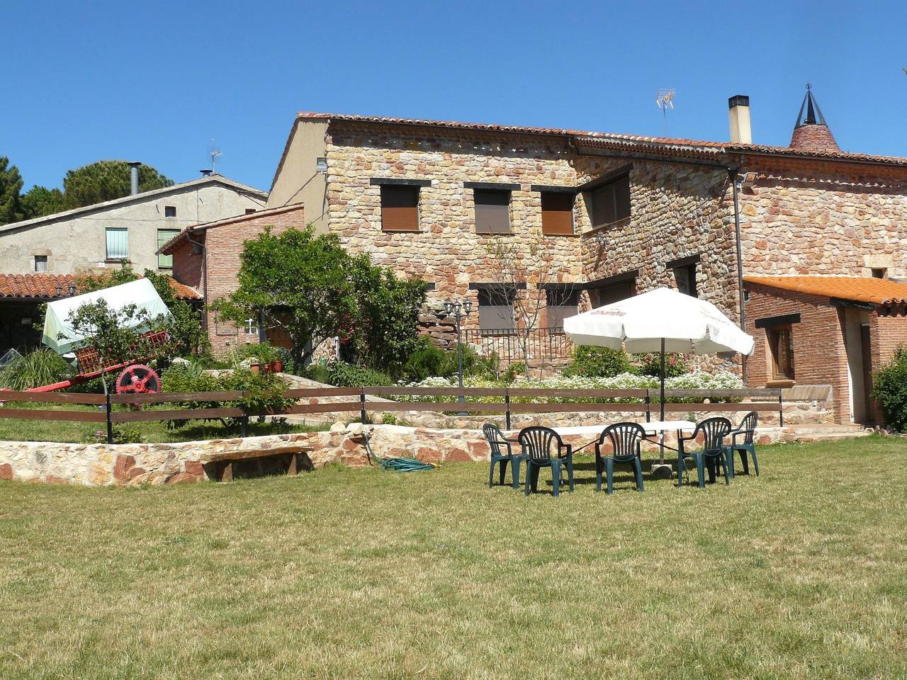 Casa rural 'La Chimenea De Soria I Y I I' con vistas a la montaña, piscina privada y Wi-Fi in Espeja de San Marcelino, Provincia de Soria