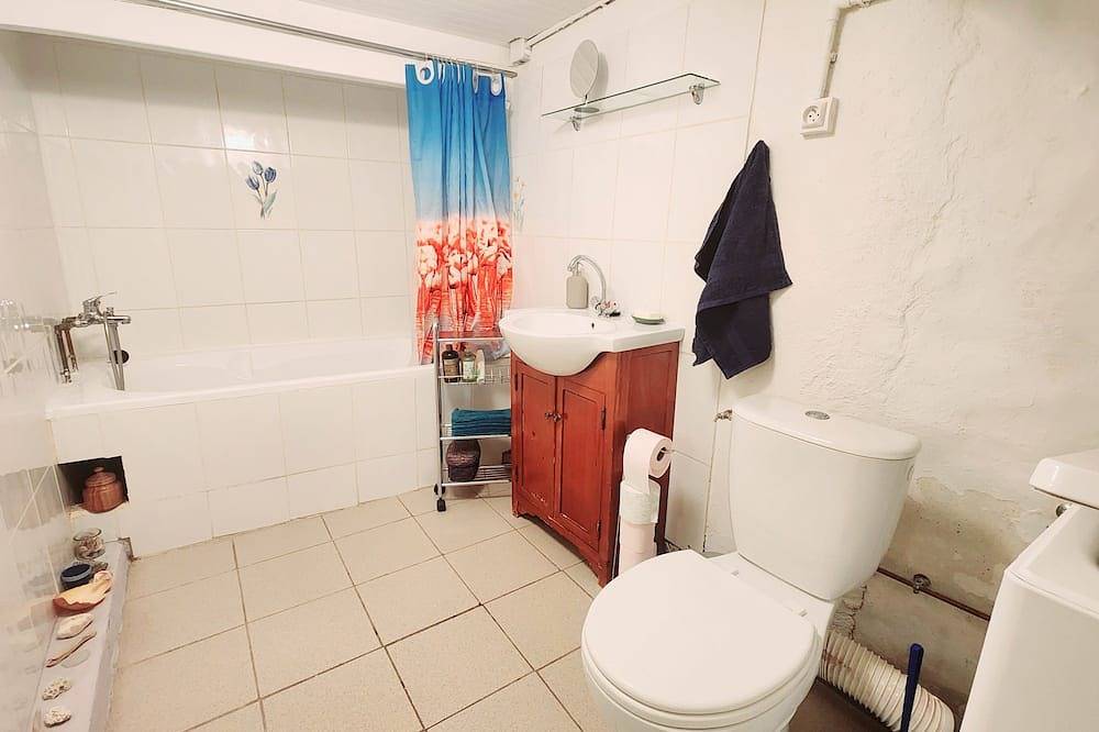 Cosy but spacious cottage in a beautiful thermal village in the Pyrénées. in Molitg-les-Bains, Parc naturel régional des Pyrénées catalanes