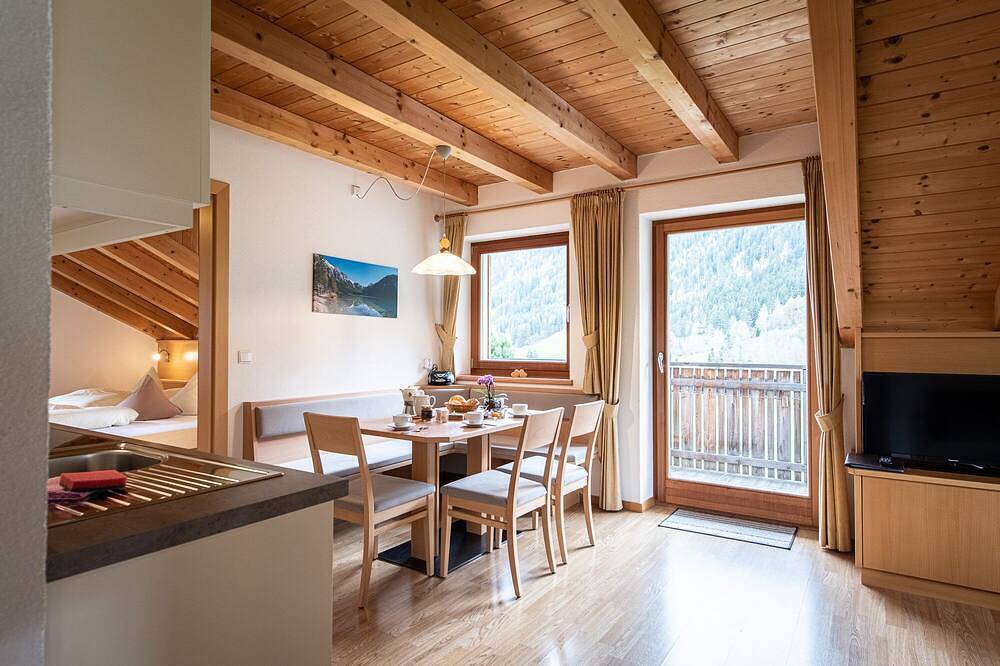 Ganze Wohnung, Haus Landheim Apart. Bergblick mit separatem Schlafzimmer und Wasserfallblick! in Antholz, Rasen-Antholz