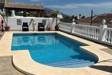 Casa rural para 5 personas, con jardín y balcón en Periana