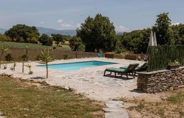 Location de vacances pour 4 personnes, avec balcon ainsi que jacuzzi et piscine à Sarria (Lugo)