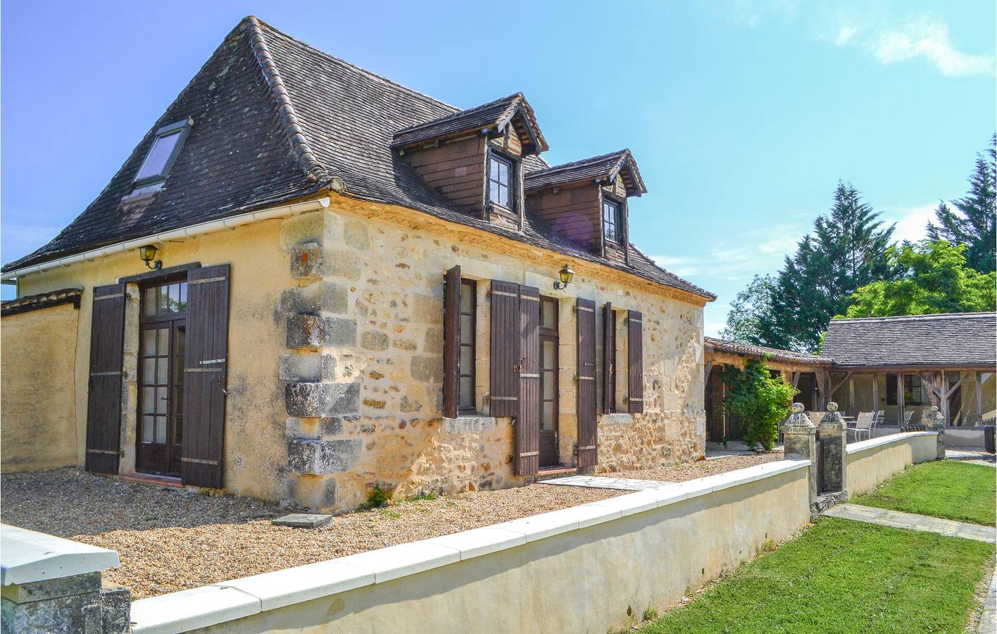 205 sqft Appartement de vacances avec piscine et parking in Église-Neuve-d'Issac, Périgord Pourpre
