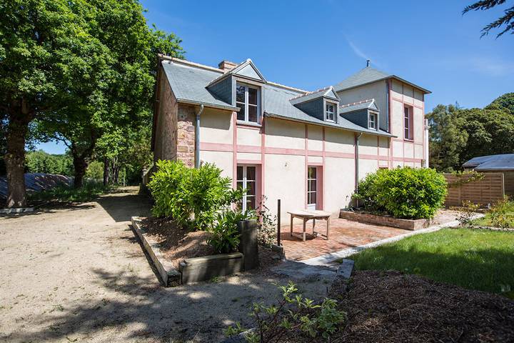 Maison de vacances pour 3 personnes, avec jardin et terrasse à Saint-Méloir-des-Ondes