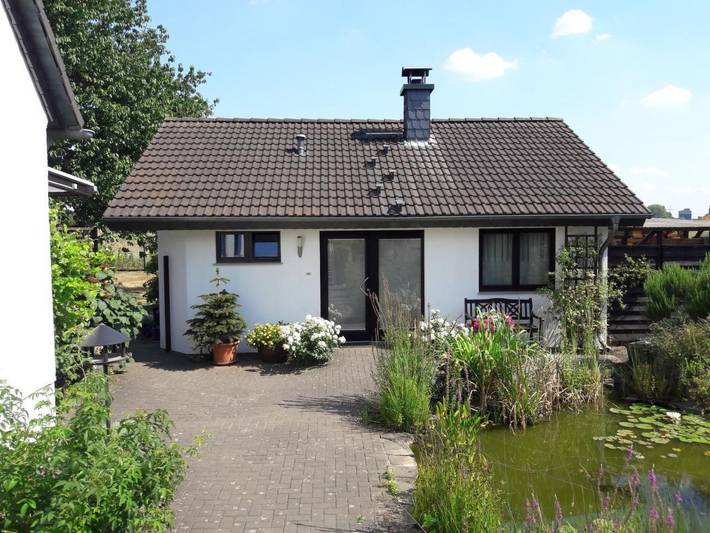 Ferienhaus für 4 Personen, mit Terrasse und Garten in Bergheim