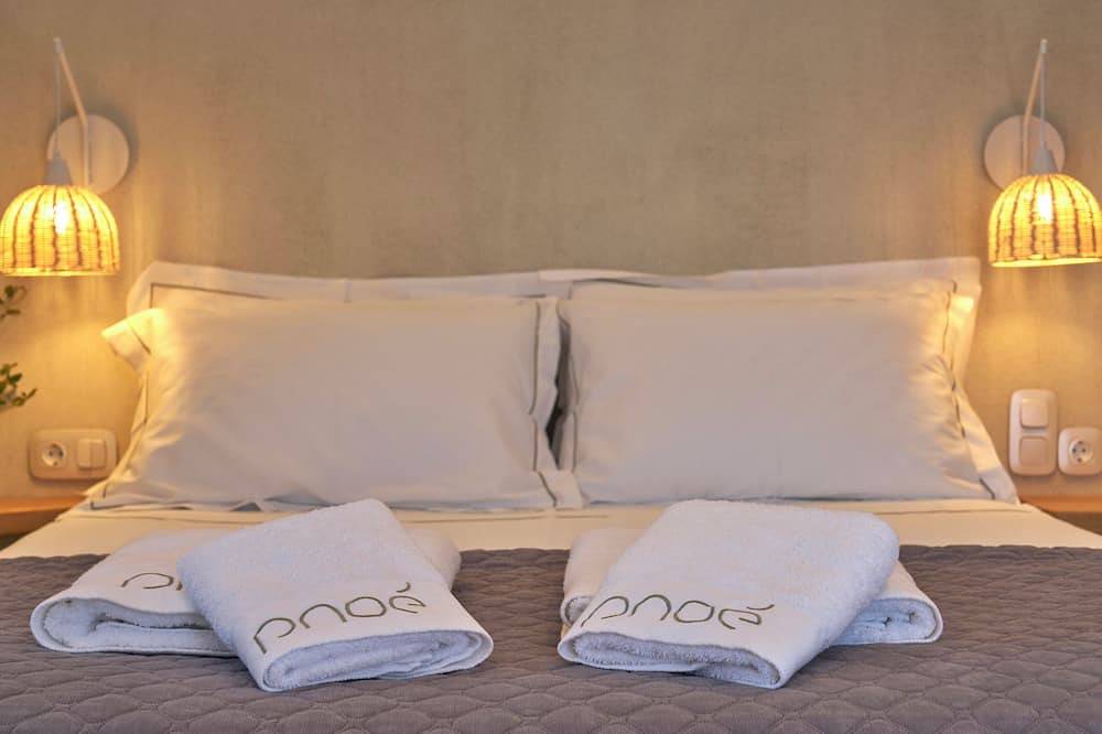 Pnoé Residence is an elegant and modern home that has been fully renovated in Skopelos Stadt, Sporaden