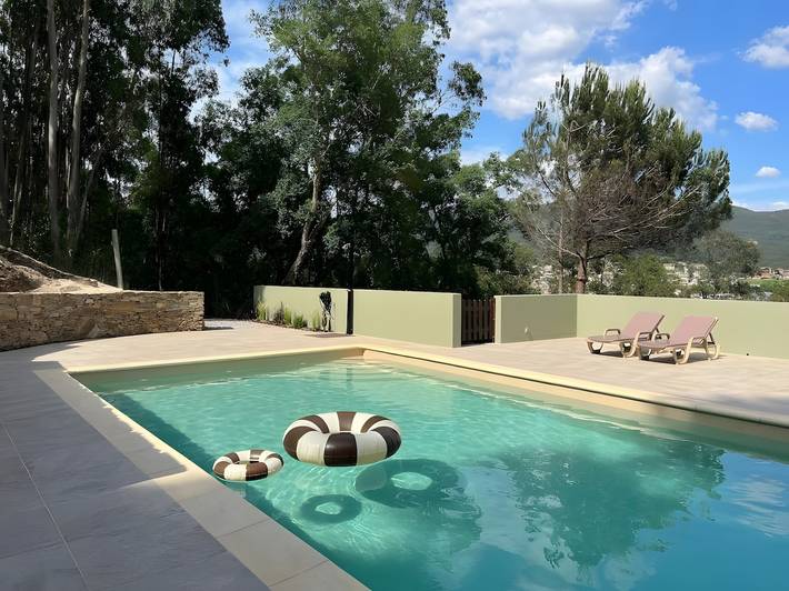 Casa vacanze 'A Casa Da Lomba' con vista sul fiume Douro e sui monti, Wi-Fi e aria condizionata in Distretto di Porto