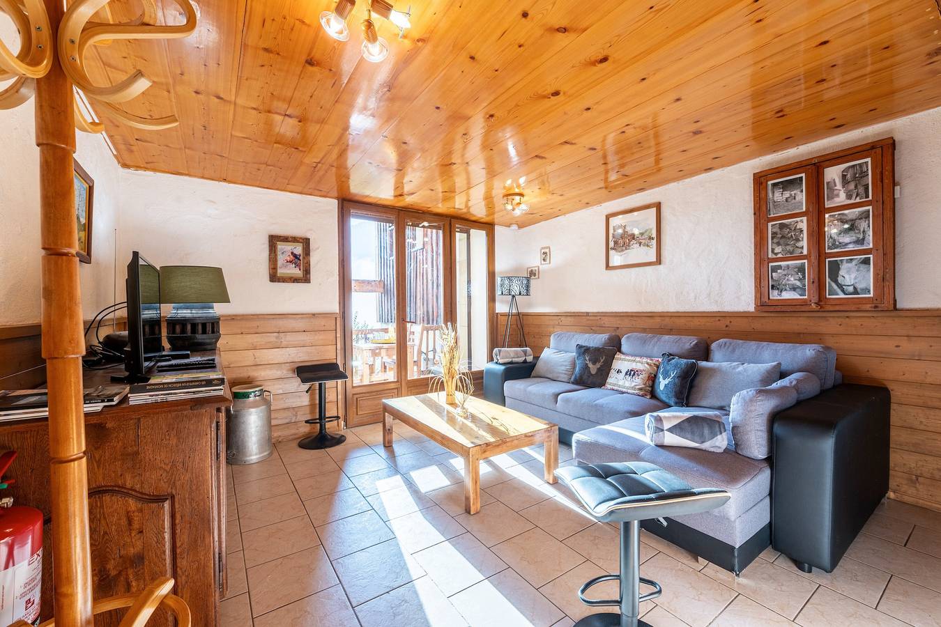 Apartamento entero, Apartamento 'Chalet La Vourze' con terraza compartida, balcón y Wi-Fi in Queige, Albertville region