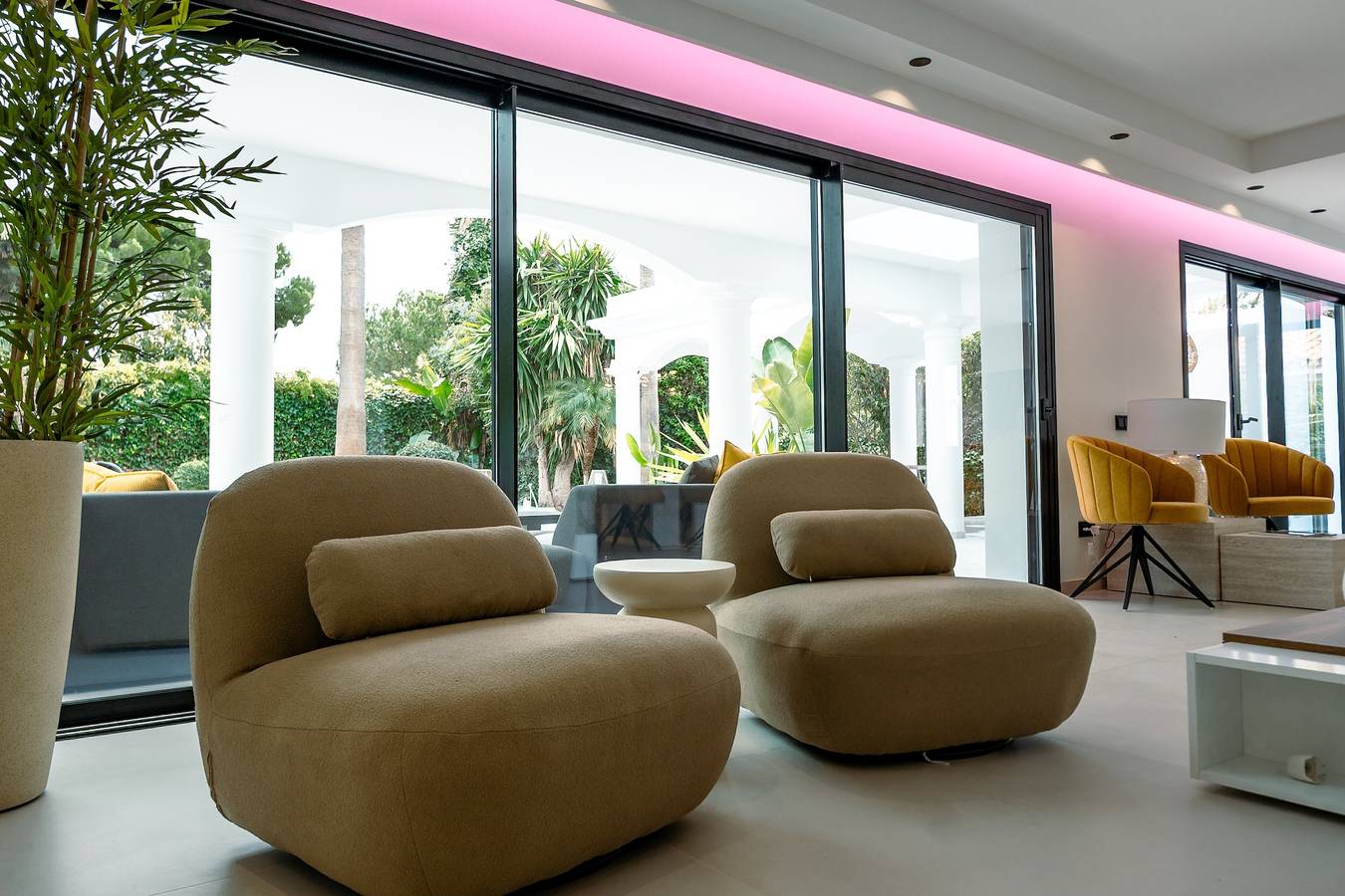 Villa 'Beach-side 5B' with Private Pool, Private Terrace and Air Conditioning in Benamara Gardens, Estepona