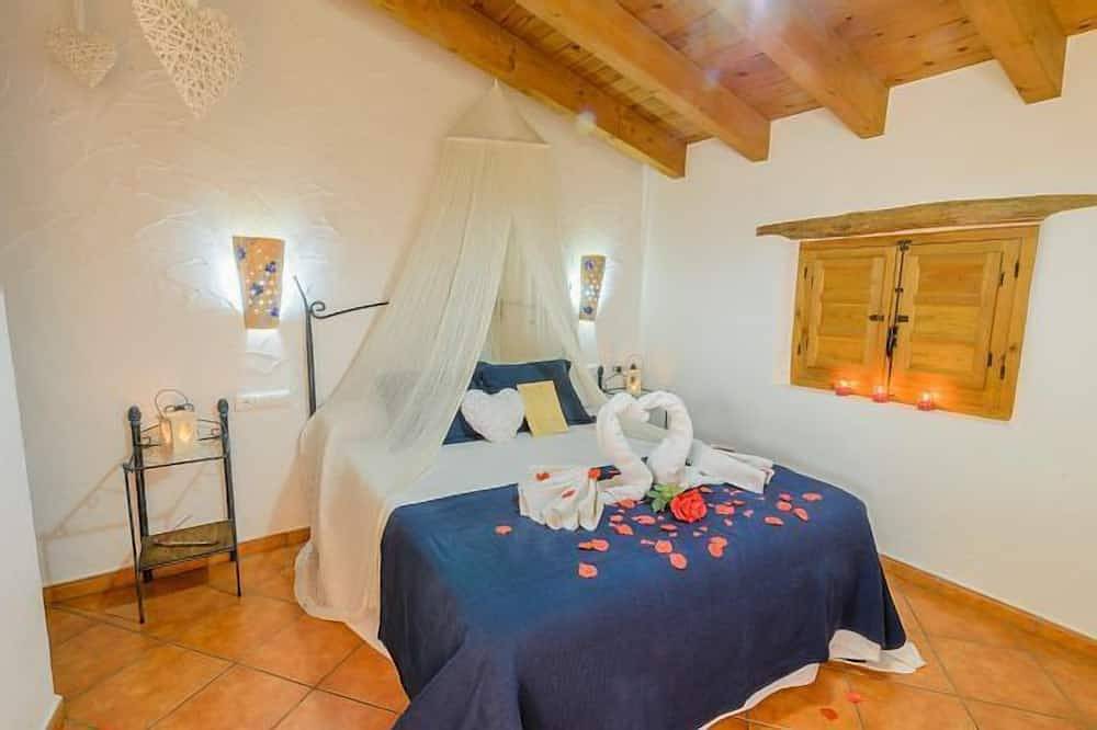 Casa rural con Jacuzzi privado. Para 2-4 personas. Tengue in Laroya, Provincia de Almería