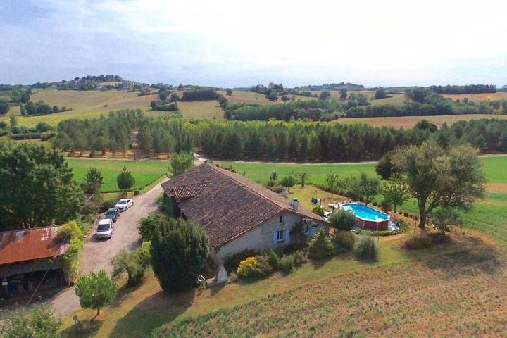 Location de vacances pour 8 personnes, avec jardin ainsi que piscine et terrasse, animaux acceptés à Tombebœuf - 2