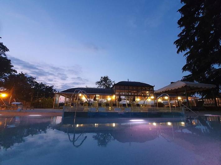 Hôtel pour 3 personnes, avec piscine et jardin